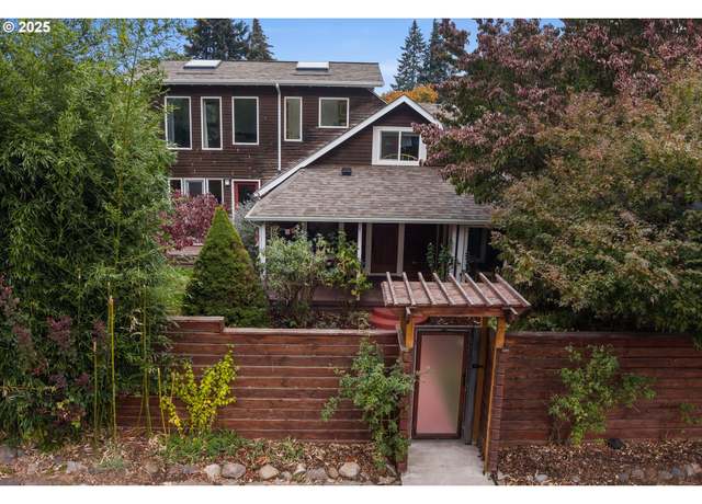 Property at 1714 B St, Hood River, OR 97031, 3 beds, 2 baths