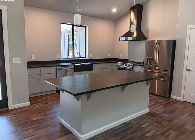 Property at 88390 N Bellevue Dr N, Florence, OR 97439, 3 beds, 4.5 baths