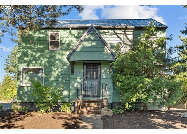 Property at 9707 N Van Houten Ave, Portland, OR 97203, 3 beds, 2.5 baths
