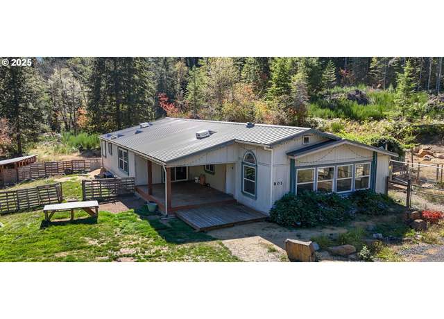 Property at 801 Hemlock Rd, Carson, WA 98610, 3 beds, 2 baths