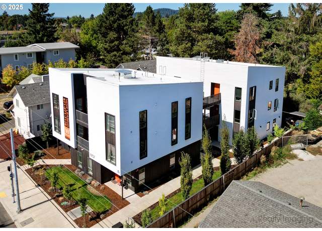 Property at 9757 SE Holgate Blvd, Portland, OR 97266, 25 beds, 15 baths