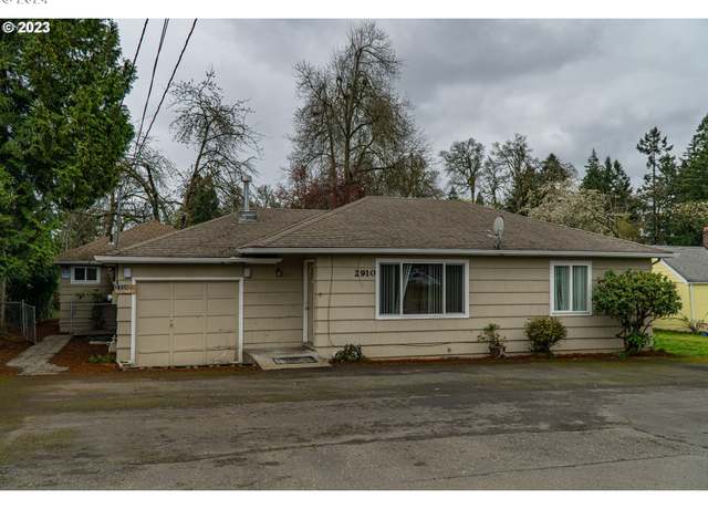 Property at 2910 SE Oak Grove Blvd, Milwaukie, OR 97267, 3 beds, 2 baths