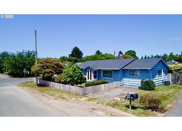 Property at 330 Maple St, Brookings, OR 97415, 4 beds, 2.5 baths