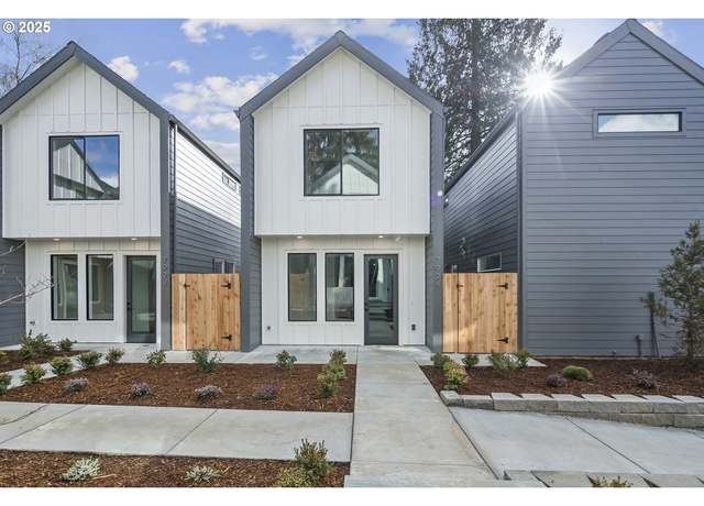 Property at 7924 SE 45th Ave, Portland, OR 97206, 2 beds, 2.5 baths