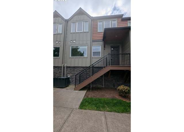 Property at 16843 Champion Way, Sandy, OR 97055, 3 beds, 2.5 baths