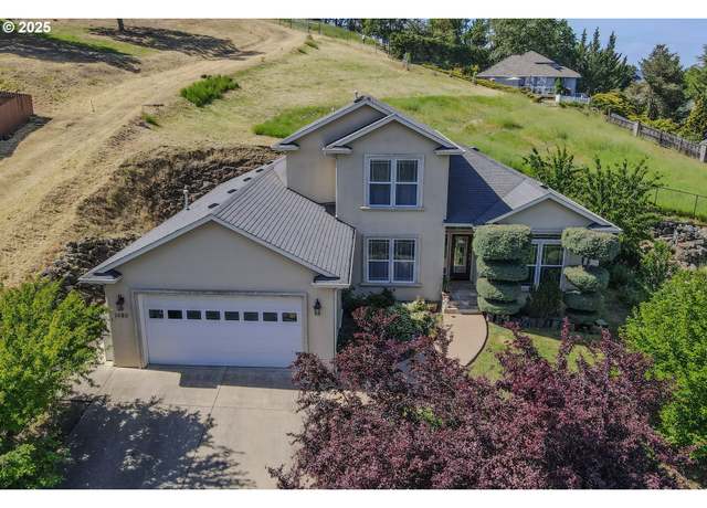 Property at 1680 NW Avery St, Roseburg, OR 97471, 3 beds, 2.5 baths
