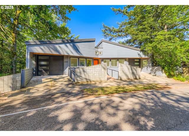 Property at 4300 SW Hewett Blvd, Portland, OR 97221, 3 beds, 2.5 baths