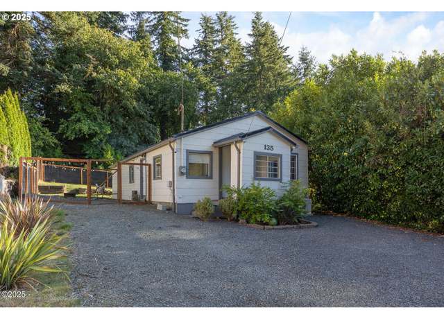 Property at 135 NW 6th St, Toledo, OR 97391, 2 beds, 1 bath