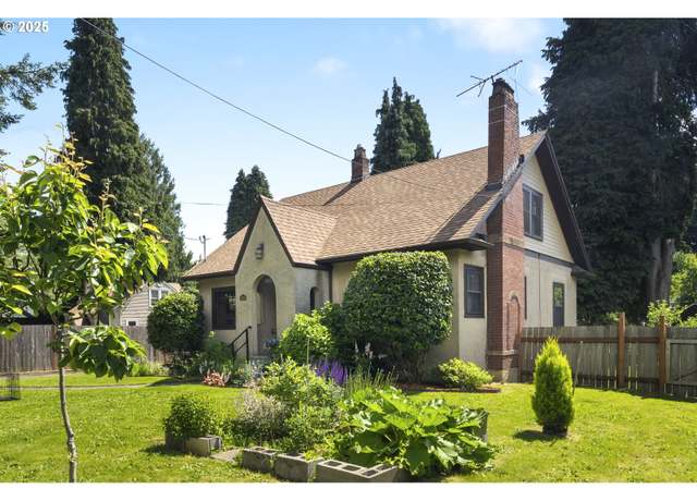 Property at 18923 SE River Rd, Milwaukie, OR 97267, 4 beds, 3 baths