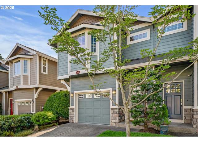Property at 2136 NE Multnomah St, Portland, OR 97232, 3 beds, 2.5 baths