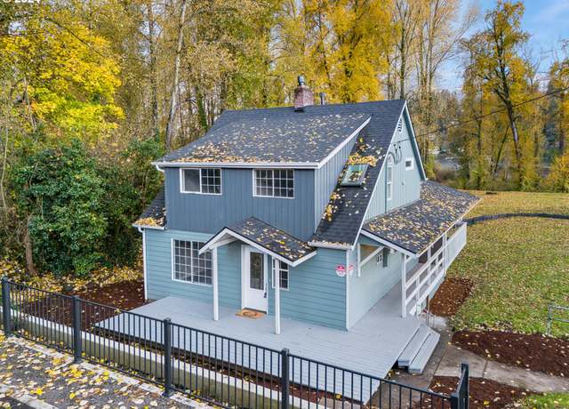 Property at 12225 SE 19th Ave, Milwaukie, OR 97222, 3 beds, 2 baths