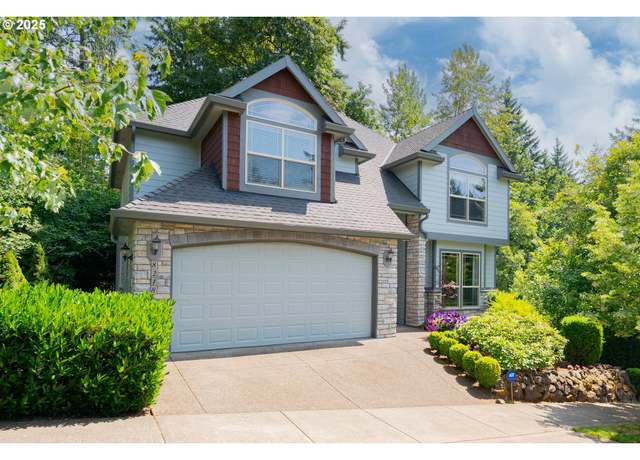 Property at 8218 SE Pineridge Ct, Portland, OR 97236, 4 beds, 4.5 baths