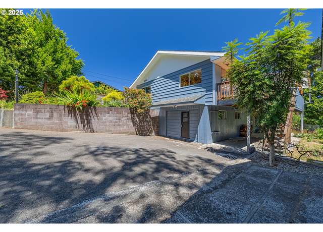 Property at 2150 N 11th St, Coos Bay, OR 97420, 3 beds, 3 baths