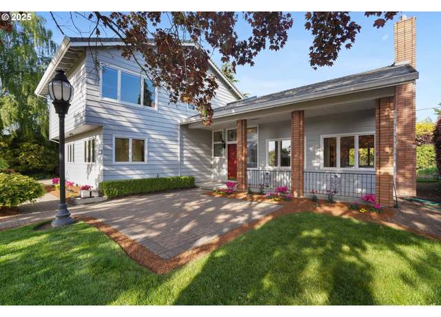 Property at 316 Mclaughlin Dr, Woodburn, OR 97071, 3 beds, 2.5 baths