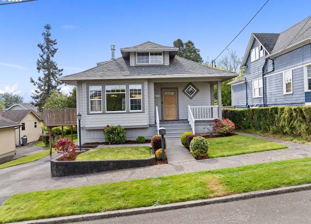 Property at 1435 9th St, Astoria, OR 97103, 4 beds, 2 baths