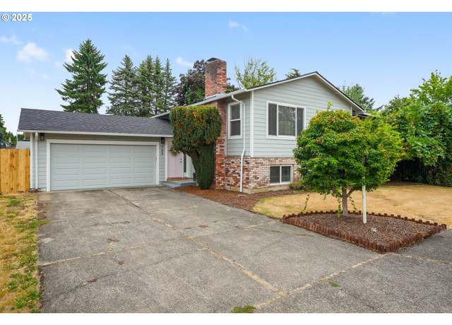 Property at 704 SE 207th Ave, Gresham, OR 97030, 4 beds, 2 baths