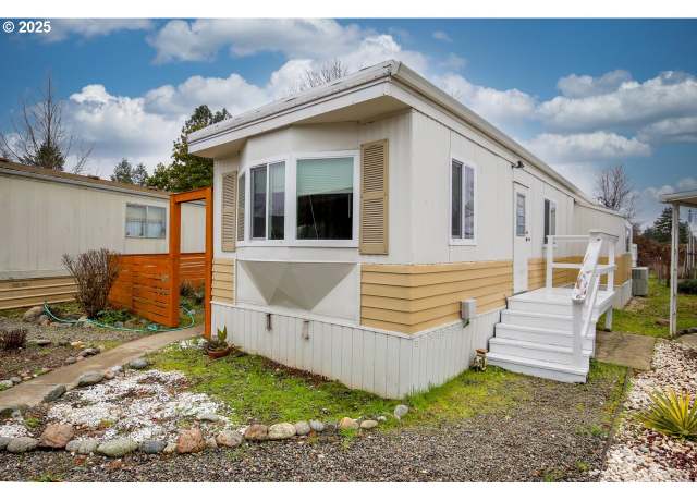 Property at 111 Briarwood Way, Grants Pass, OR 97526, 2 beds, 2 baths