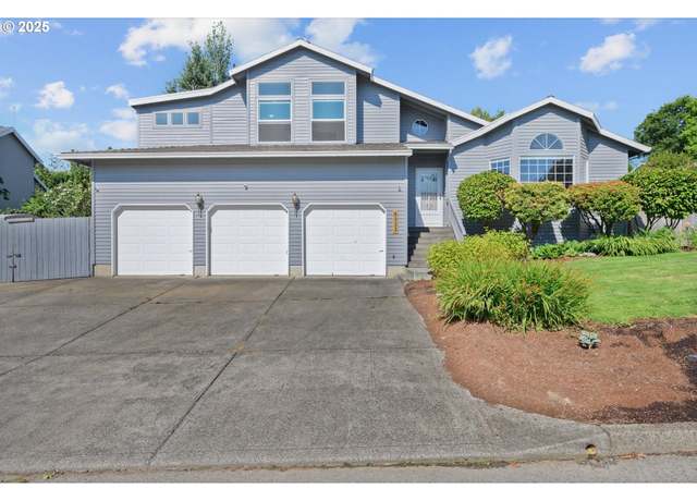 Property at 8333 SE 144th Dr, Portland, OR 97236, 4 beds, 3 baths