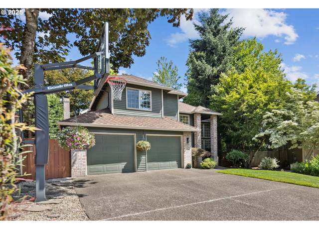 Property at 17958 Saint Clair Dr, Lake Oswego, OR 97034, 4 beds, 2.5 baths