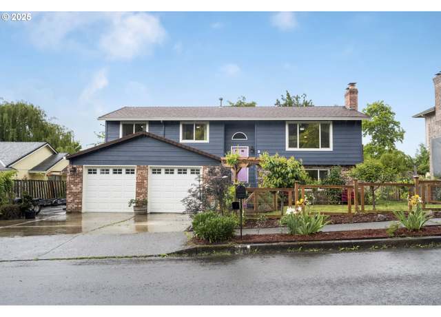 Property at 2729 NE 6th St, Gresham, OR 97030, 5 beds, 3 baths