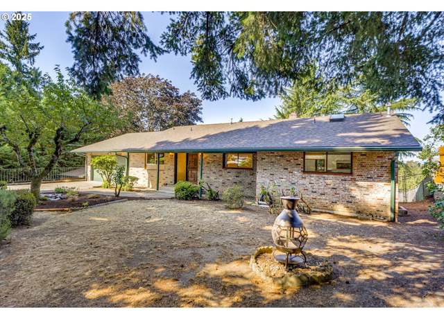 Property at 1206 NE 66th St, Vancouver, WA 98665, 3 beds, 3 baths