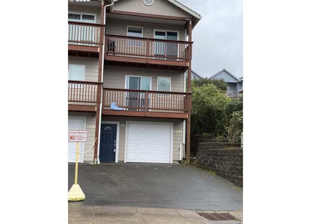 Property at 1284 NW 15th St, Lincoln City, OR 97367, 2 beds, 2.5 baths