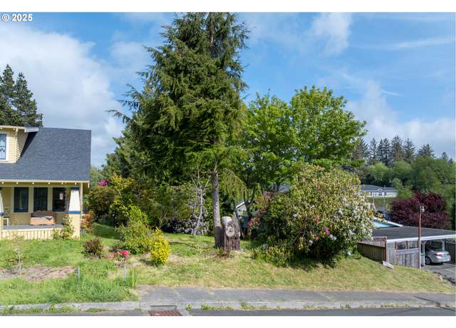 Property at 1476 8th St Unit V/L, Astoria, OR 97103