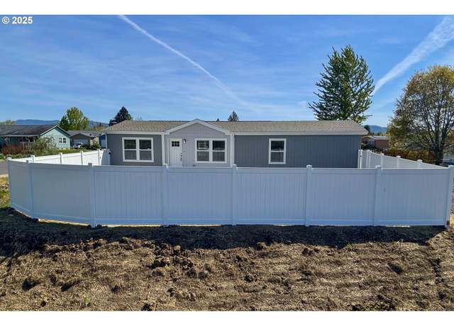 Property at 123 S Park Ct, Roseburg, OR 97471, 3 beds, 2 baths