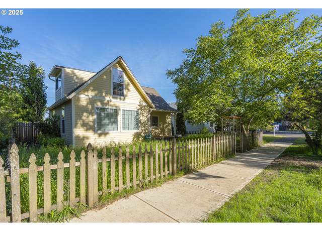 Property at 521 18th St, Salem, OR 97301, 1 bed, 1.5 baths