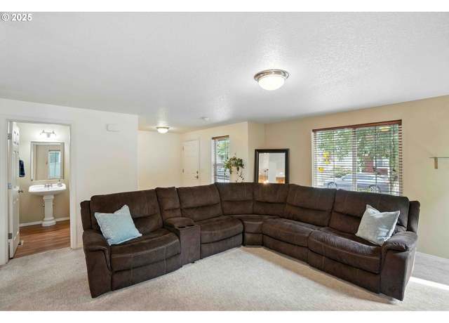 Property at 1116 SE 6th St, Battle Ground, WA 98604, 3 beds, 2.5 baths