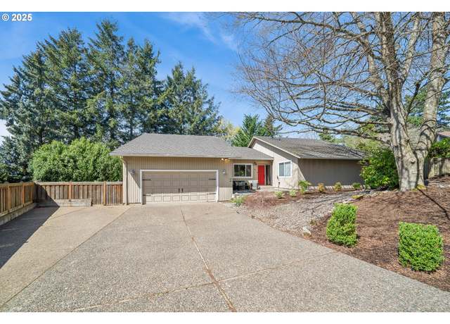 Property at 14 Hotspur St, Lake Oswego, OR 97035, 4 beds, 2.5 baths