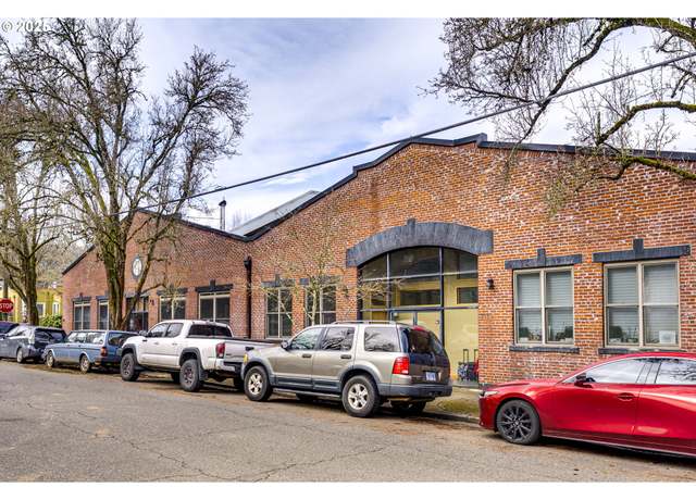 Property at 2777 NW Savier St, Portland, OR 97210, 3 beds, 2.5 baths