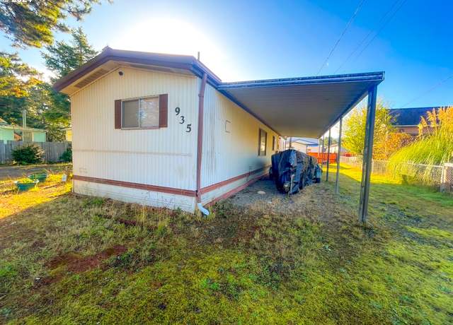 Property at 935 Nye Ct, Lakeside, OR 97449, 2 beds, 1 bath