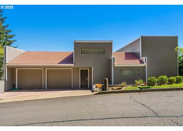 Property at 19768 Wildwood Dr, West Linn, OR 97068, 3 beds, 2.5 baths