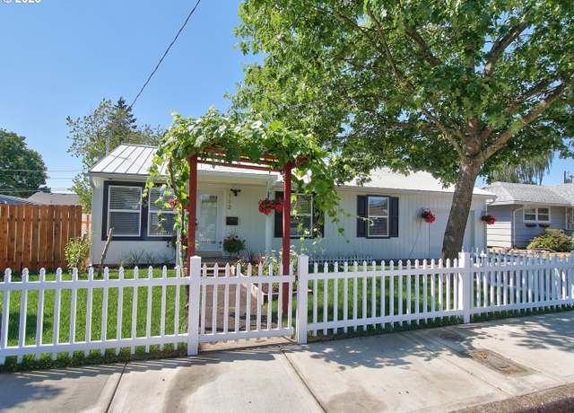 Property at 112 NW 17th St, Mcminnville, OR 97128, 3 beds, 2 baths