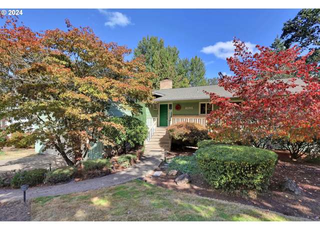 Property at 2085 Trillium St, Eugene, OR 97405, 4 beds, 2.5 baths