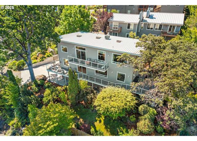 Property at 414 E 3rd St, Hood River, OR 97031, 4 beds, 4.5 baths