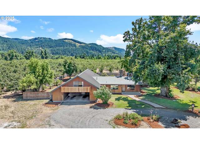 Property at 82682 River Dr, Creswell, OR 97426, 3 beds, 2.5 baths