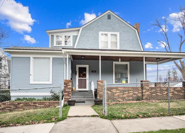 Property at 1701 1st St, La Grande, OR 97850, 4 beds, 2.5 baths