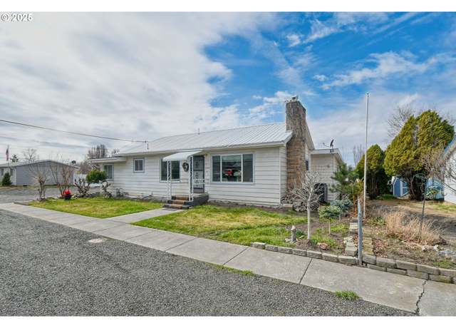 Property at 444 N 3rd St, Athena, OR 97813, 4 beds, 3 baths
