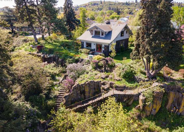 Property at 600 Garrison St, The Dalles, OR 97058, 3 beds, 2 baths