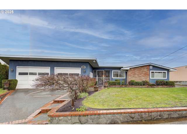 Property at 6420 NE 41st Ave, Portland, OR 97211, 3 beds, 3 baths