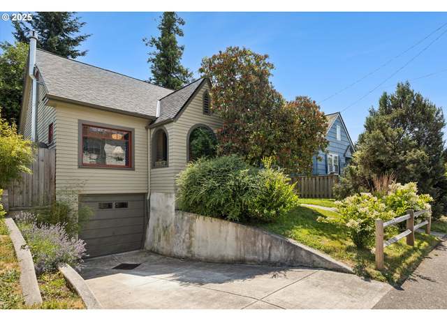 Property at 6320 SE Division St, Portland, OR 97206, 3 beds, 1.5 baths