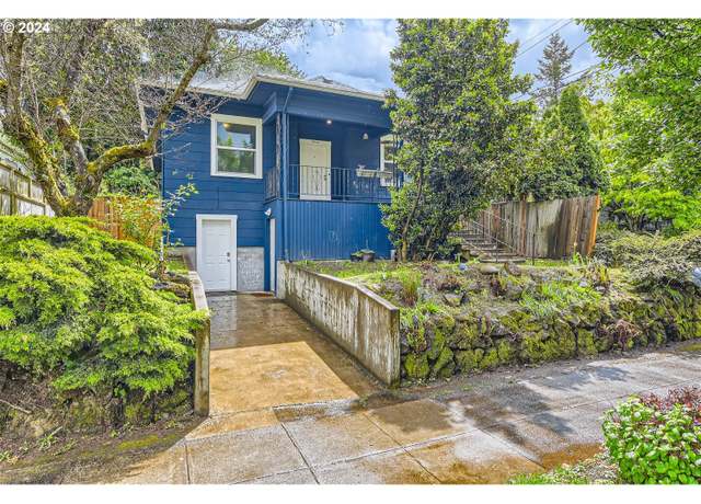 Property at 3904 SE Clinton St, Portland, OR 97202, 3 beds, 2 baths