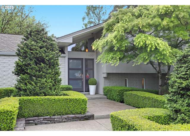 Property at 7100 SW Willowmere Dr, Portland, OR 97225, 4 beds, 3.5 baths