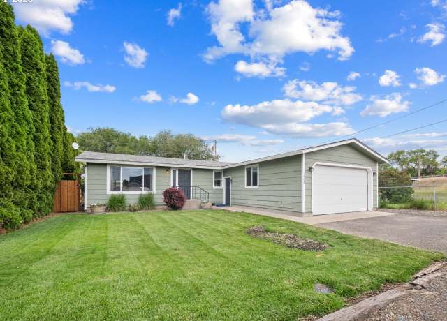 Property at 1408 25th St, La Grande, OR 97850, 3 beds, 2 baths