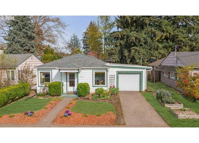 Property at 11396 SE 34th Ave, Milwaukie, OR 97222, 3 beds, 2 baths