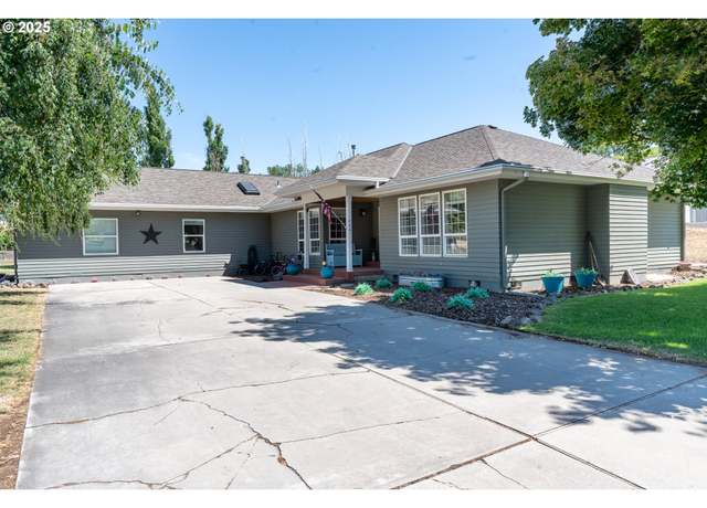 Property at 520 NE 6th St, Dufur, OR 97021, 4 beds, 3 baths