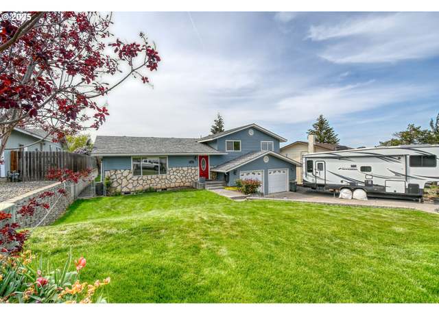 Property at 925 SE 1st St, Pendleton, OR 97801, 3 beds, 2 baths