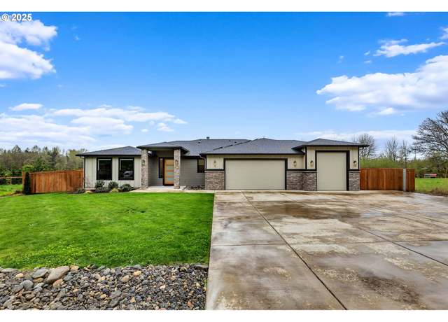 Property at 102 SE 16th Ct, Battle Ground, WA 98604, 4 beds, 2.5 baths